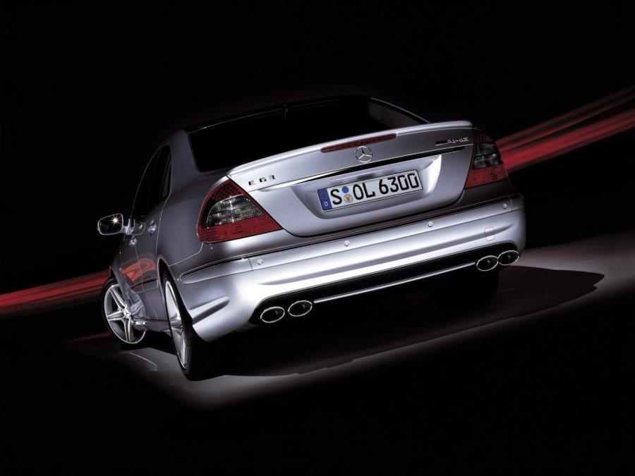  Mercedes-Benz E63 AMG 2006 года  (фото 12 из 22)